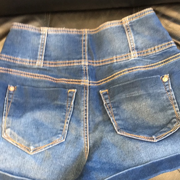 Super cute high waisted short shorts! - Picture 2 of 4